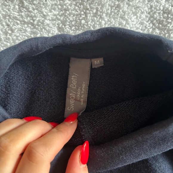 Sweaty Betty Sweatshirt with drawstring cinch in back - Picture 3 of 3